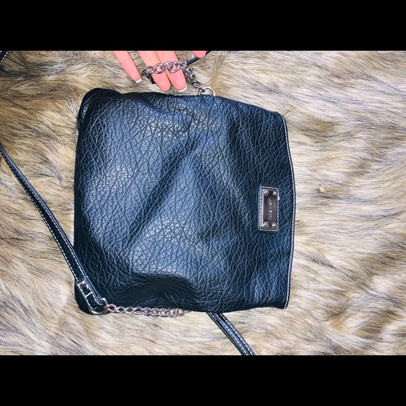 ๐ CUTE AND PRACTICAL NINE WEST CROSSBODY BAG - Picture 11 of 13